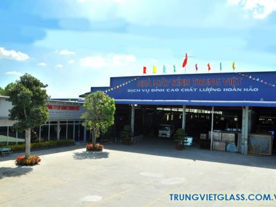 Inside Trung Viet Glass factory and professional working environment